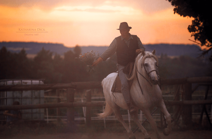 Jean-Pierre und Lugar im Abendlicht bei dem traditionellen Blumenspiel